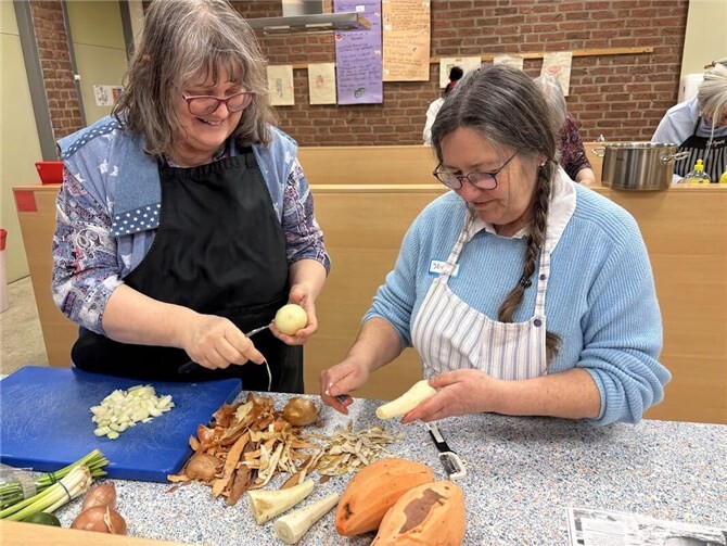 Kochen verbindet: Ein kulinarischer Abend für die Generation 50+ 