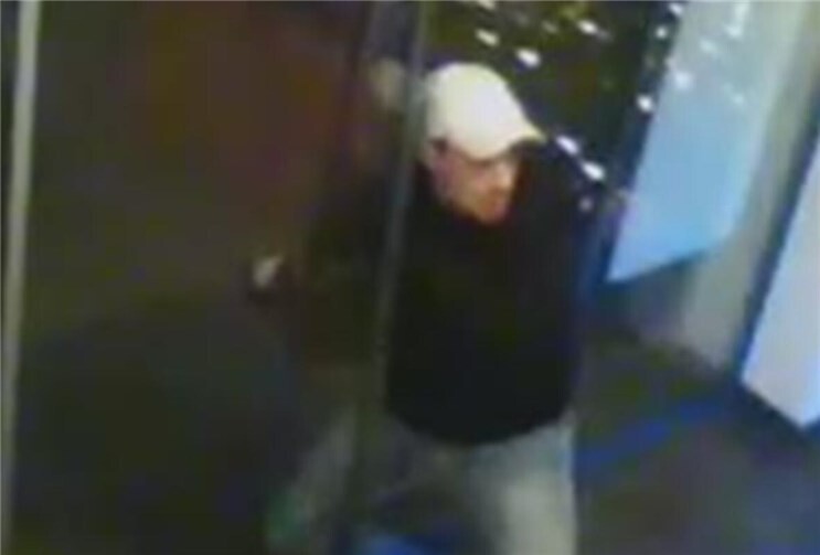 Foto-Fahndung: Unbekannte brechen in Bettenfachgeschäft ein 