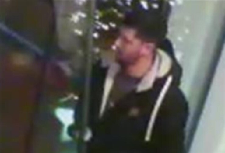 Foto-Fahndung: Unbekannte brechen in Bettenfachgeschäft ein 