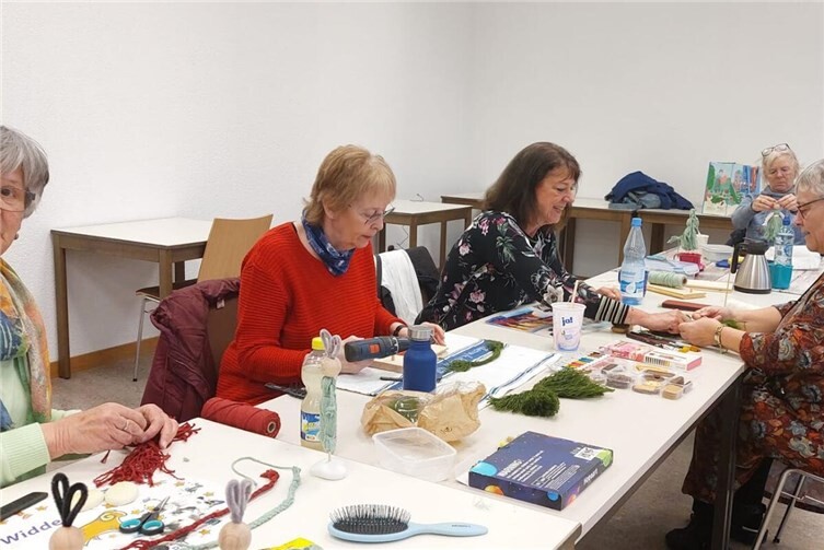 Club der flinken Finger gestaltet Osterdekoration  