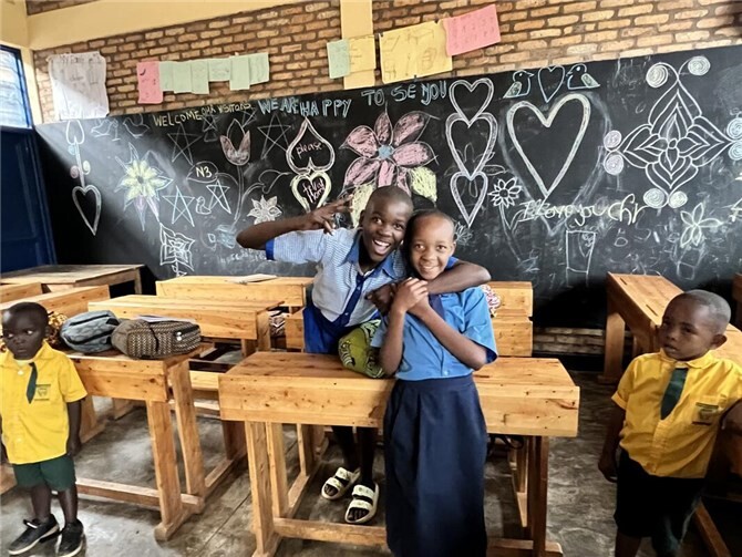 Bildung schafft Perspektiven: Schulprojekt der VR Bank RheinAhrEifel in Ruanda eröffnet 