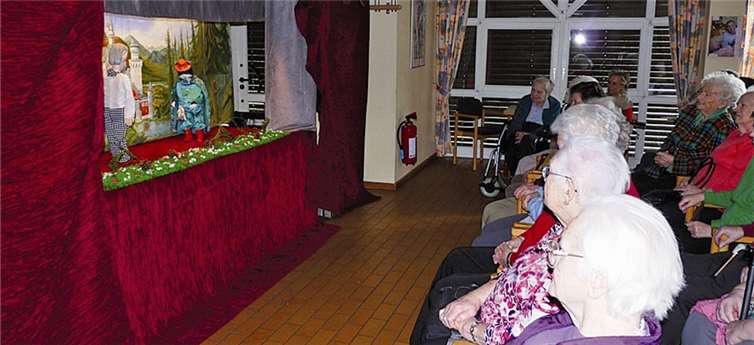 Vorhang auf für den „gestiefelten Kater“ 