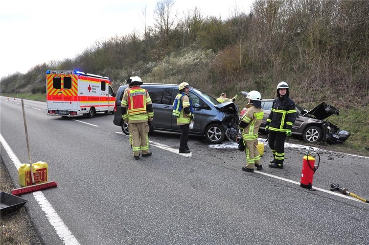 24.03.: Mayen: Frontalcrash auf der B258 - Drei Personen verletzt 