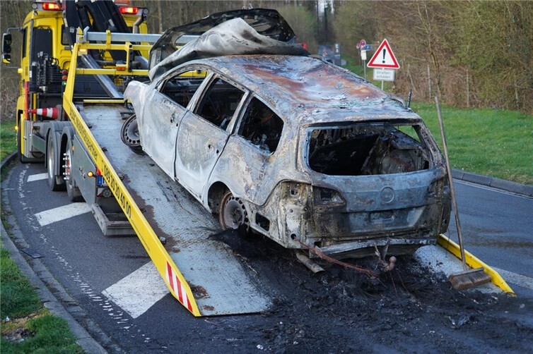 26.03.: Vollsperrung auf der A3: Pkw-Brand legt Autobahn lahm 