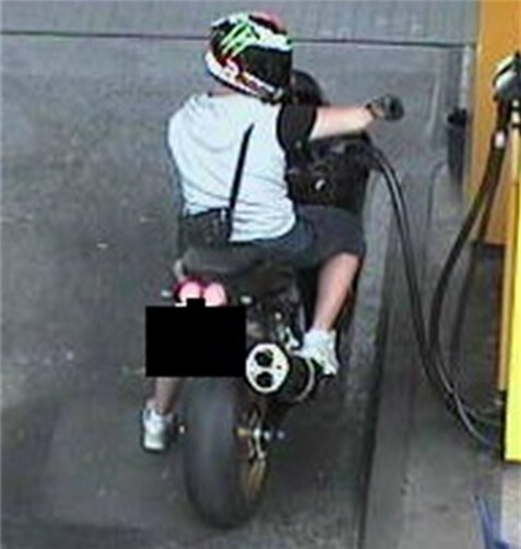 Bild des Verdächtigen einer Überwachungskamera. Fotos: Polizei