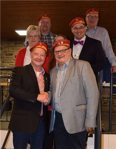 Bild des Vorstandes mit Adjutant Aaron Friedland. Fotos: privat