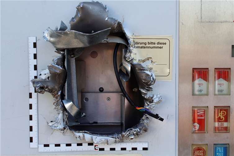 Bild des aufgebrochenen Automaten. Foto: Polizei Koblenz
