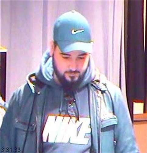 Bild eines der unbekannten Tatverdächtigen. Fotos: Polizei Bonn