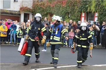 Fotogalerie: Abschlussübung der Freiwilligen Feuerwehr Andernach/Löschzug Miesenheim 2025