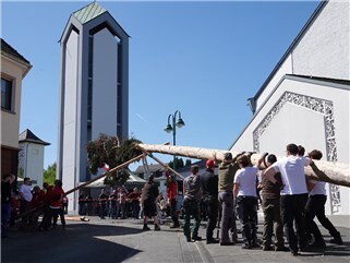Fotogalerie: Maibäume in Ahrweiler und Umgebung 2026