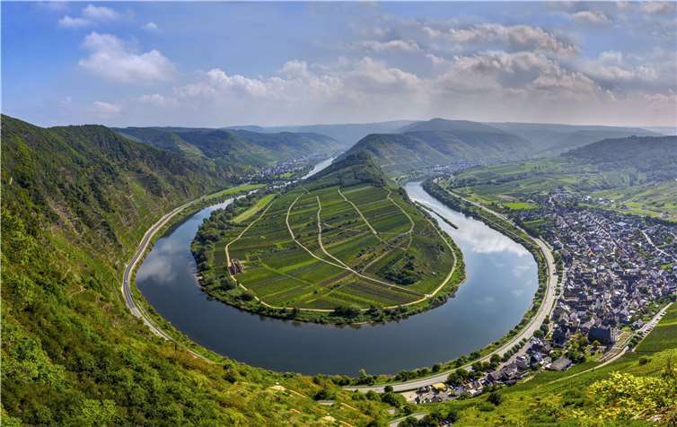 Bild mit Panorama vom Calmont. Foto: Heinz Peierl