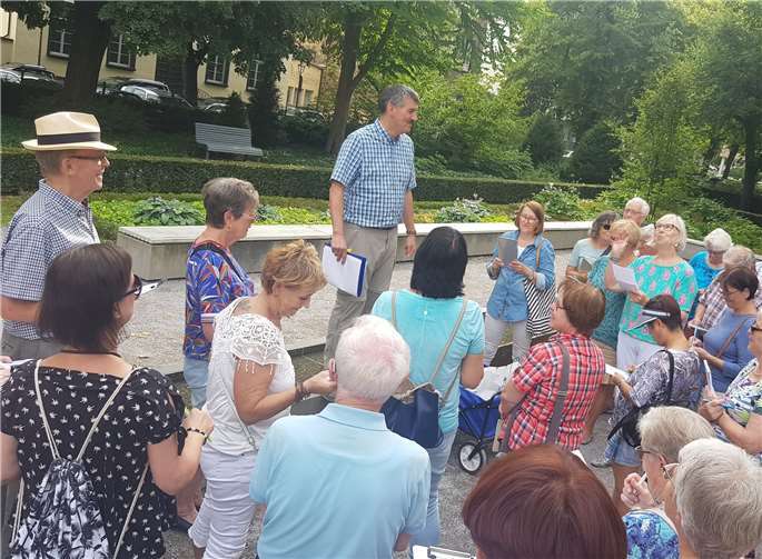 Bild vom Gedächtnisspaziergang im Jahr 2019 – damals noch unter anderen Bedingungen aber nicht minder spannend.Quelle: Rotkreuz Stiftung Koblenz