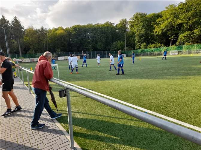 Bild vom entscheidenden Spiel in 2022 der Sportfreunde Gönnersdorf gegen die Walking FC Union bei der Rheinlandmeisterschaft 2022. Foto: privat