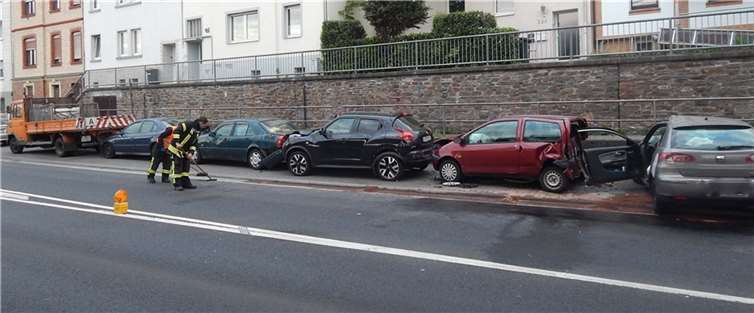 Bild von der Unfallstelle an der B9. Foto: Polizei Koblenz