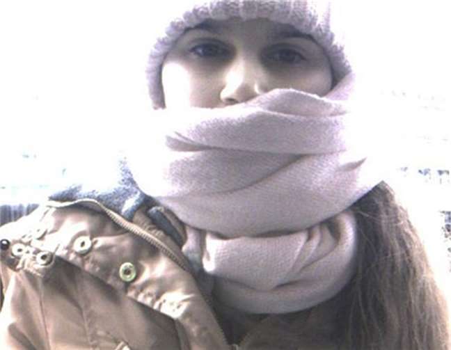 Bild von der unbekannten Tatverdächtigen. Fotos: Polizei Bonn