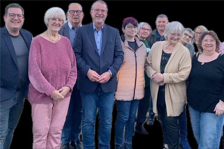 Bild: (von links) Markus Dinkel, Brigitte Holl, Hans Attendorn, Sven Lefkowitz, Alexandra Eidenberg, Elke Distelkamp, Silvester Heck, Birgit Di Ludovico, Petra Eidenberg, Birgit Lepnikow, Martina Beate Jakoby, Sigrid Scherer-Seifert. Nicht auf dem Bild die Vorstandsmitglieder Manuela und Reiner Kintzinger.