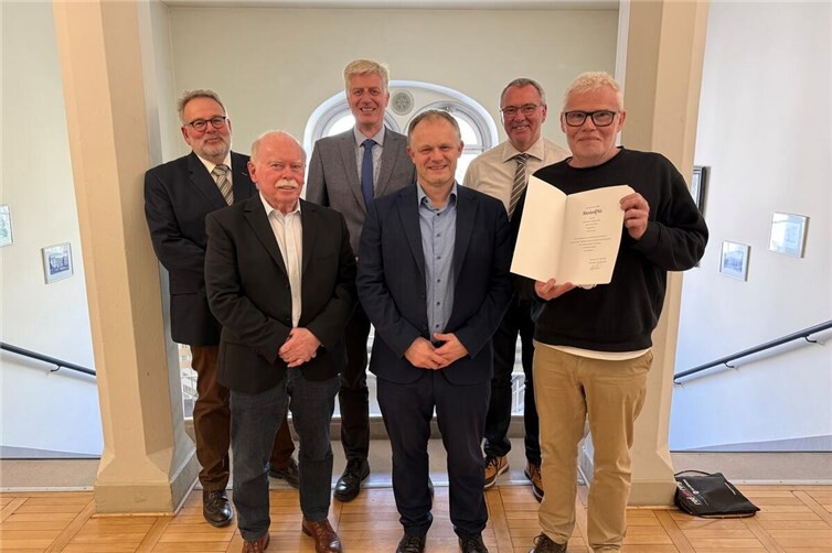 Bild von links nach rechts:Vorsitzender des BDS Hans-Jürgen Gross, Adi Geil, Direktor des Amtsgerichts Ingo Steinhausen, Oberbürgermeister Jan Einig, Justizamtsrat Bernd Rau, Kai-Uwe Löcher