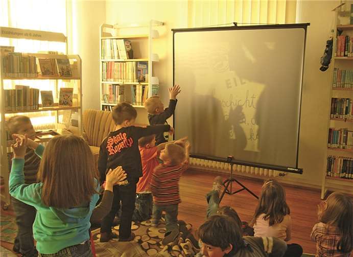 Bilder und Geschichten erwecken die Fantasie der Kinder - in der kalten Jahreszeit macht das besonders Spaß!privat
