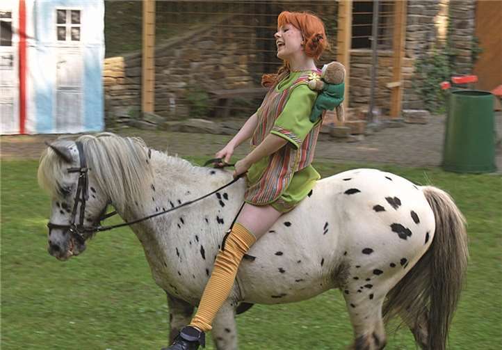 Bilderbuch-Pippi Isabella Oldenburg auf dem „Kleinen Onkel.“