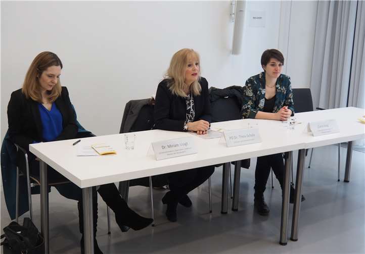 Bildungs- und Kulturdezernentin Dr. Margit Theis-Scholz, Dr. Miriam Jung von der Universität Koblenz sowie Clara Jung.Fotos: HH