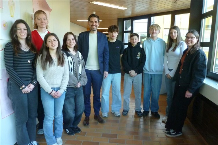 Bildungsminister Sven Teuber besuchte das Gymnasium im Kannenbäckerland in Höhr-Grenzhausen. 