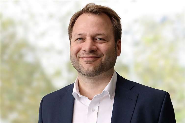 Bildunterschrift: Rechtsexperte Prof. Dr. Simon A. Fischer klärt arbeitsrechtliche Fragen zum Corona-Virus. Foto: SRH Fernhochschule