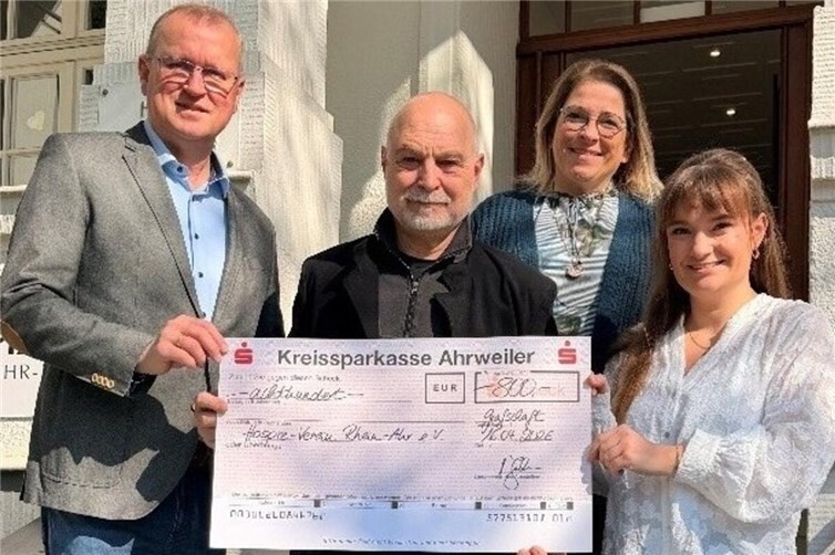 Bildunterschrift: v.l.n.r. Achim Juchem, Winfried Manheller, Elisabeth Prange und Nadine Kreuser.                                                           