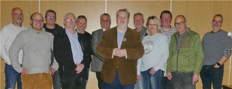 Bildunterschrift: (v.l.n.r.) Udo Bläser, Ben Kalbfuß, Rolf Schmitt, Helmut Hengsberg, Guido Schmitz, Guido Galle, Heinz-Wilhelm Schaumann, Rainer Metzen, Ute Schenk, Thorsten Rech, Gregor Heuer und Wolfgang Pollig. Foto: Manfred Müller