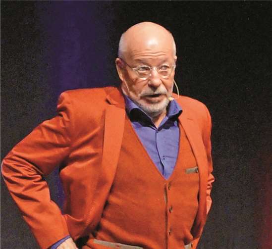 Bill Mockridge versteht es, sein Publikum zu unterhalten. Älter werden, vergesslich sein und Altmänner-Geräusche zu fabrizieren sind für ihn keine Schande.-TT-