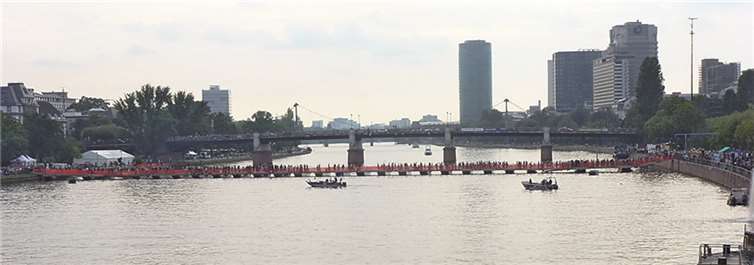 Binnen einer Stunde wurde der Main passierbar gemacht.