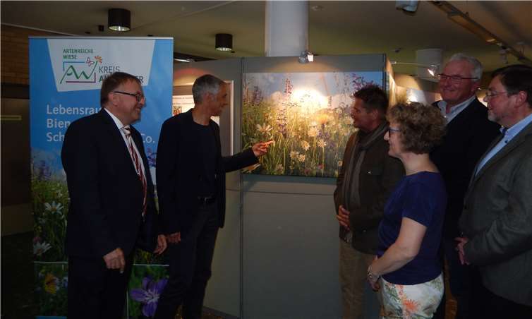 Biotopbetreuer und Vertragsnaturschutz-Berater Andreas Weidner hatte die Fotos zur Verfügung gestellt und erläuterte den interessierten Gästen gern die Details des Projekts. RU