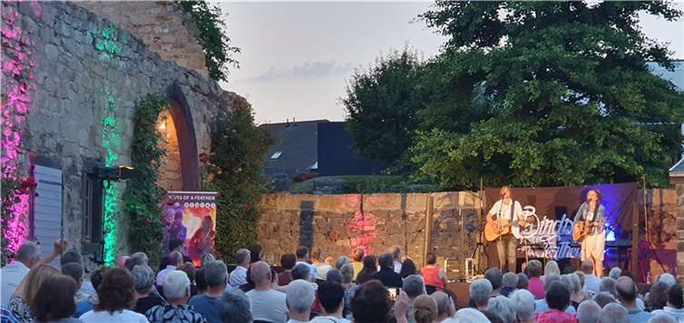 Birds of a Feather gastieren auch in diesem Jahr wieder im historischen Ambiente des Florinshofs in Obermendig. Archiv-Foto: VG-Verwaltung Mendig