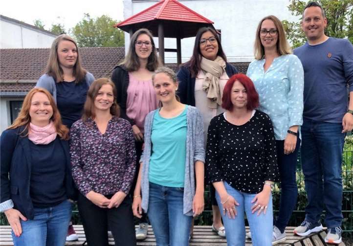 Birgit Montenegro, Marina van Berk, Katharina Adendorf, Simone Böhm - vorne, Lea Tönnessen, Anja Reents, Sarah C. Kern, Linda Zech, Christoph Zimmer und Heino Schulte-Vorwerk bilden den neuen KEA. Foto: privat