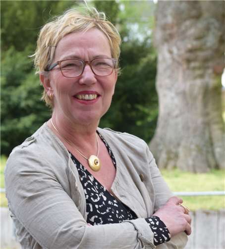 Birgit Niedermeyer verstärkt seit März das Pfarramt der evangelischen Kirchengemeinde Bad Ems. Foto: Dekanat Nassauer Land