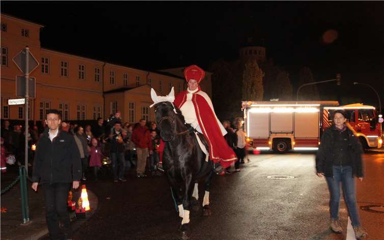 Birgit Stoffel als Sankt Martin und ihre Holly.