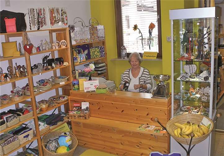 Birgit Wertgen, Mitarbeitern im Eine-Welt-Laden, half mit ihren Kolleginnen bei der Innenrenovierung. privat