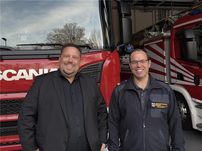 Birtel überzeugte sich davon, dass die Unterbringung der Feuerwehrangehörigen auf modernstem Standard erfolgt und lobte insbesondere die Ausstattung der Werkstätten sowie die Trainingseinheiten der Höhenrettungseinheit. Foto: Robin Scheid