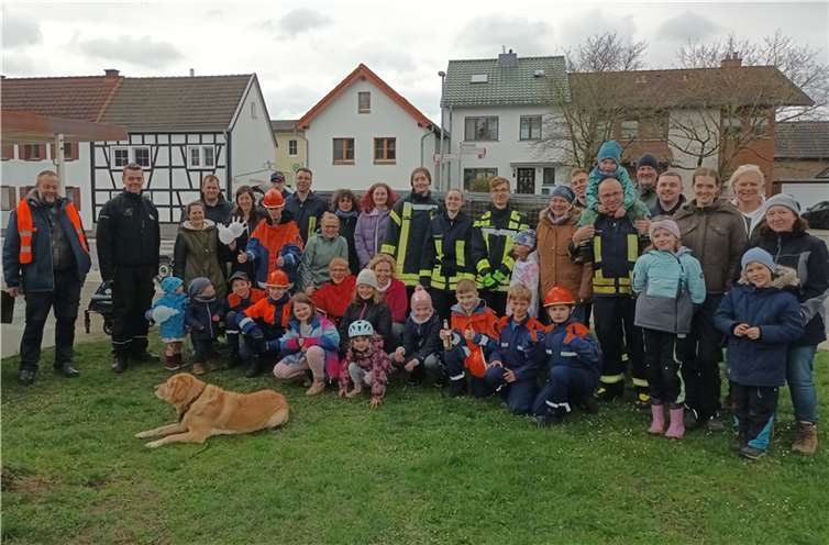 Bis 10 Uhr hatten sich rund 40 Personen eingefunden, darunter Vertreterinnen und Vertreter mehrerer Vereine sowie der Feuerwehr und der Jugendfeuerwehr. Foto: privat