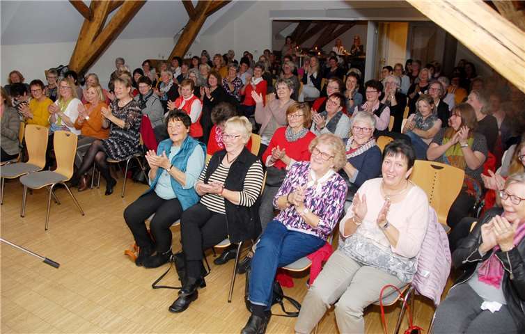 Bis auf den letzten Platz gefüllt war der Saal in der Alten Schule am Damm beim vierten Dierdorfer VG-Frauentag. Fotos: KER