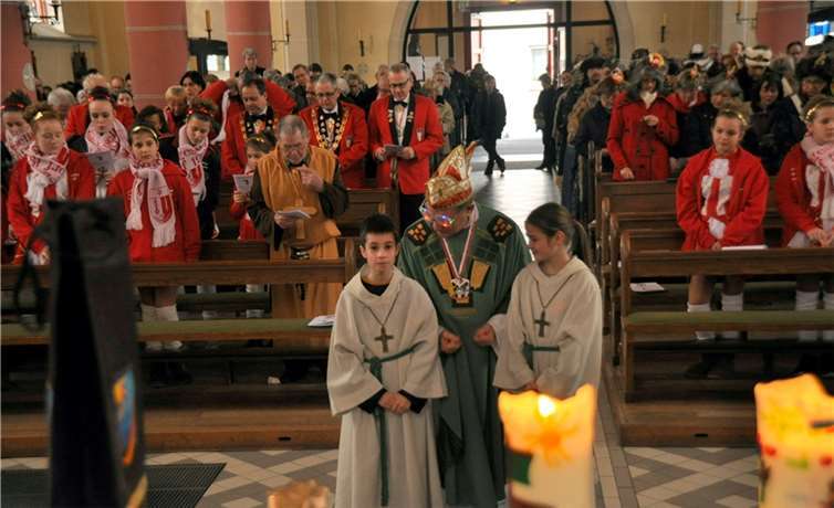 Bis auf den letzten Platz gefüllt war die Odendorfer Kirche bei der Fastelovendsmess, bei der neben heiteren Tönen auch aktuelle Probleme nicht ausgeblendet wurden. privat