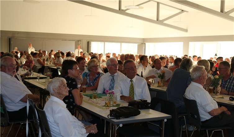 Bis auf den letzten Platz war das Dorfgemeinschaftshaus Puderbach gefüllt.
