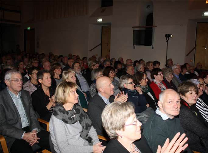 Bis auf den letzten Platz war der Pater-Martin-Saal mit begeisterten Zuhörern besetzt.