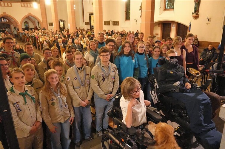 Bis auf die letzten Platz war die Kirche Maria Himmelfahrt in Gladbach besetzt.  Fotos: FF