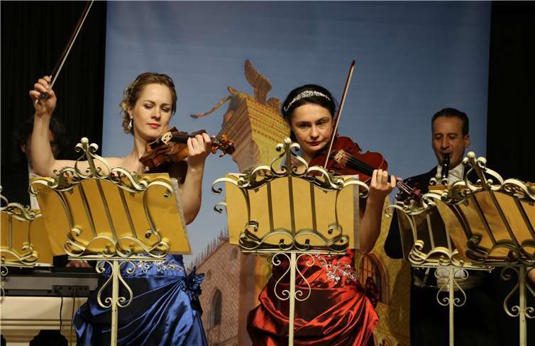 Bis ins kleinste Detail war alles auf das Thema des Abends abgestimmt.