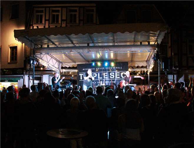 Bis tief in die Nacht gaben die drei Musiker von Triple Sec auf der Bühne alles. Fotos: KBL