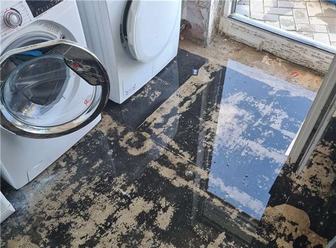 Bis zu fünf Zentimeter stand das Wasser hoch.  Foto: privat