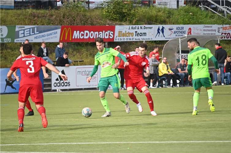 Bis zum Saisonende will Manuel Oster (am Ball) zwischen Gießen und Mendig hin und her pendeln. Foto: SK