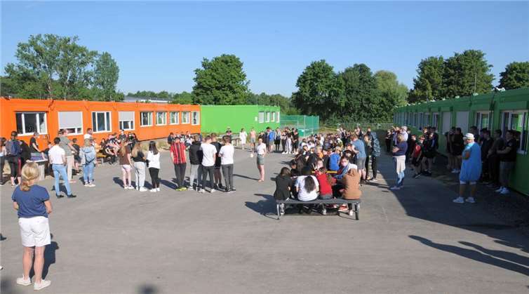 Bis zum Wiederaufbau im Ahrtal findet der Schulbetrieb in Gelsdorf statt. Foto: Alexander Menzen