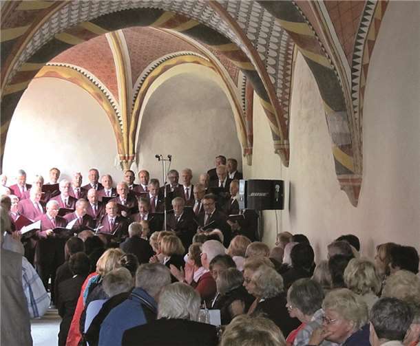 Bis zum letzten Platz war der Kreuzgang beim Konzert des Männergesangvereins Sayn gefüllt.PS