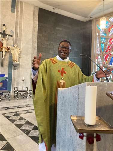 Bischof Bruno Ateba Edo.  Foto: Regine Kraus-Baumann